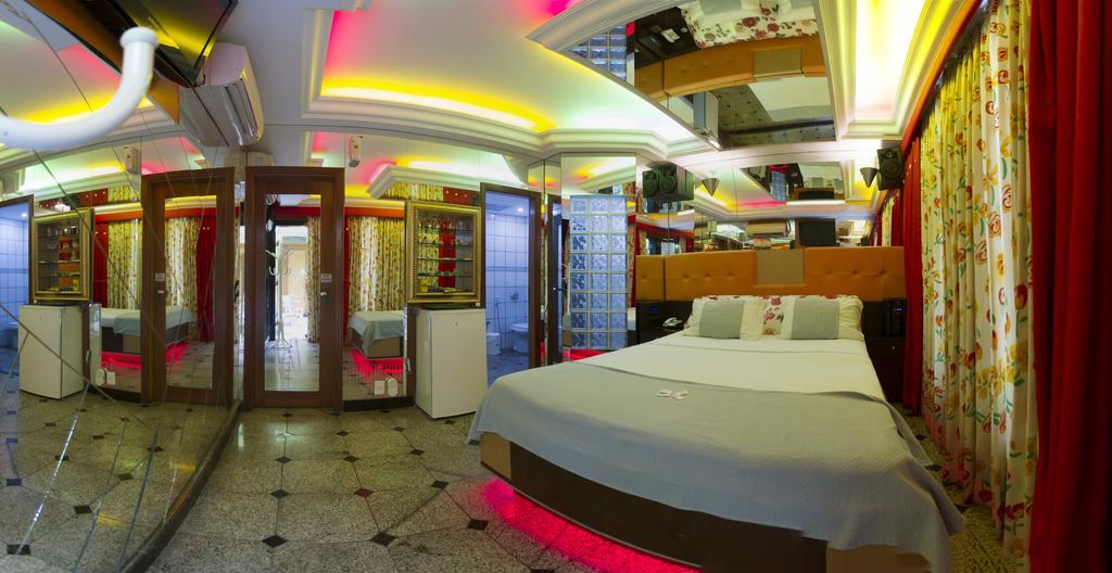 סרה Status Motel - Check In Livre (Adults Only) חדר תמונה